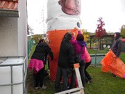 Převlékáme čarodějnici za Obří Halloweenskou mrkvodýni